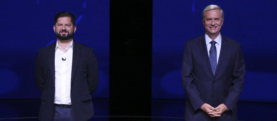 Los candidatos Gabriel Boric y José Antonio Kasta en un debate