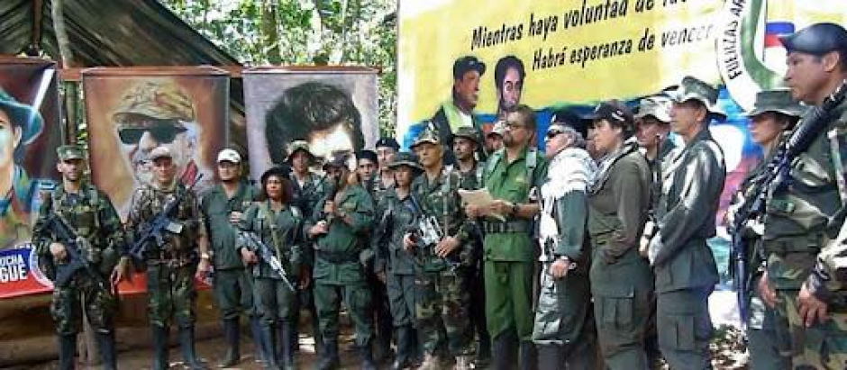 Grupo de guerrilleros de las FARC-EP en algún lugar de Colombia o Venezuela