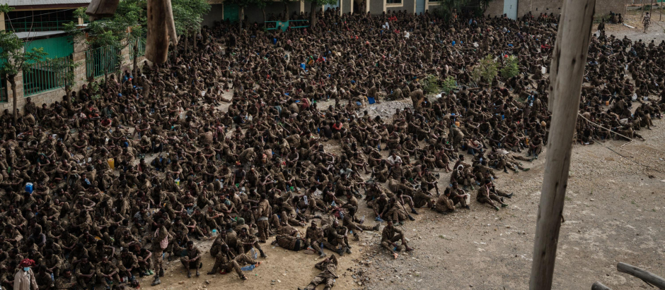 Militares etíopes recluidos en un campo de prisioneros de Tigré