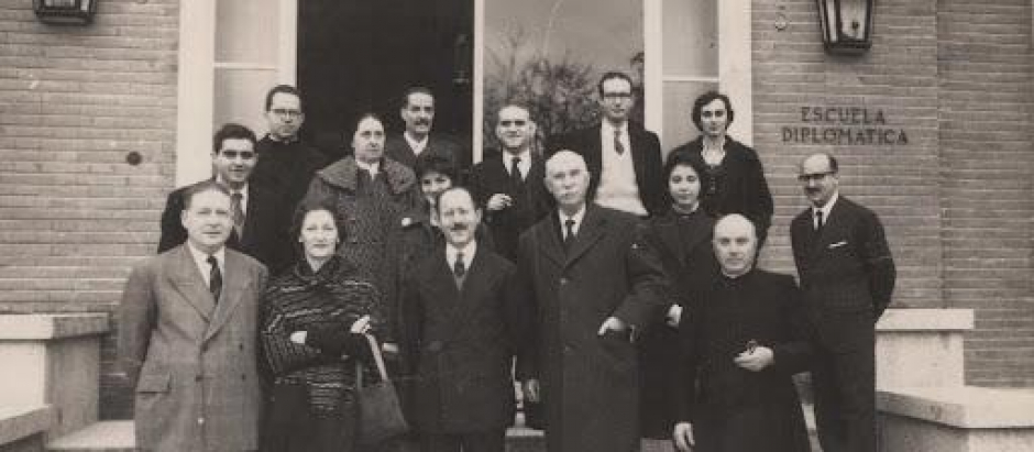 Instituto Hispano-Árabe de Cultura, con el director del instituto Emilio Beladíez, el orientalista P. Félix Pareja, S. J., el catedrático de árabe Fernando de la Granja. Madrid, 1958