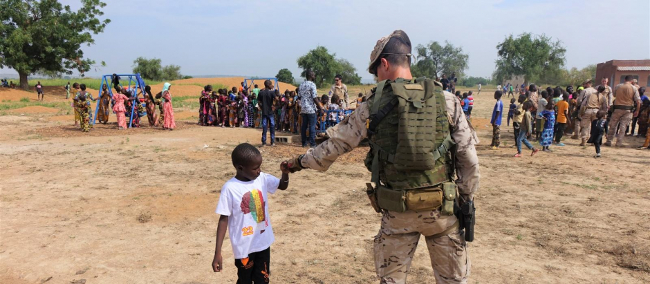 Los malienses han recibido con gran cariño a las tropas españolas desplegadas allí