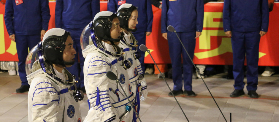 Despedida a tres astronautas chinos que se alojaron en la nueva estación espacial