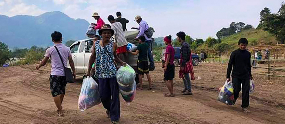Civiles de zonas rurales de Birmania huyen de los combates entre las milicias y el ejército