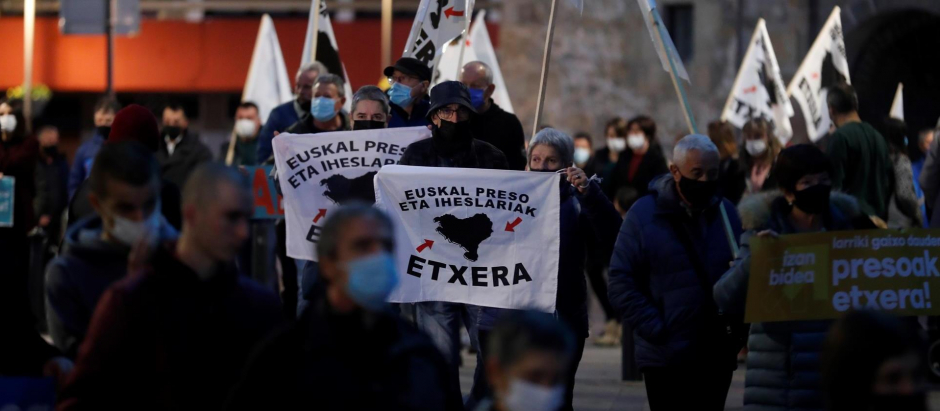 Manifestación convocada por la red de apoyo a los presos de ETA Sare para denunciar la política penitenciaria de excepción que, a su juicio, se aplica a los terroristas