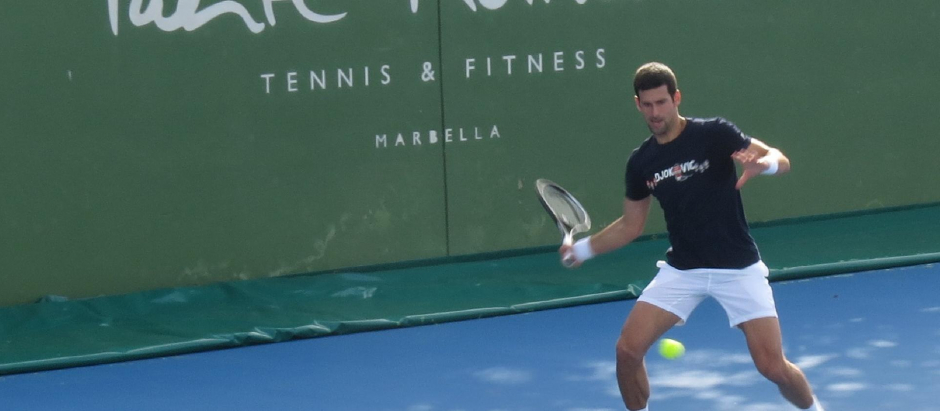 Novak Djokovic se entrena en Marbella el pasado 3 de enero