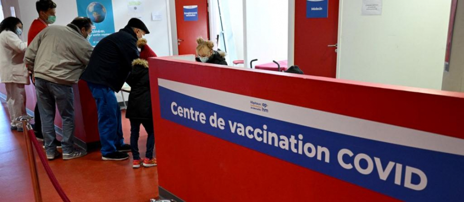 Centro de vacunación en Francia