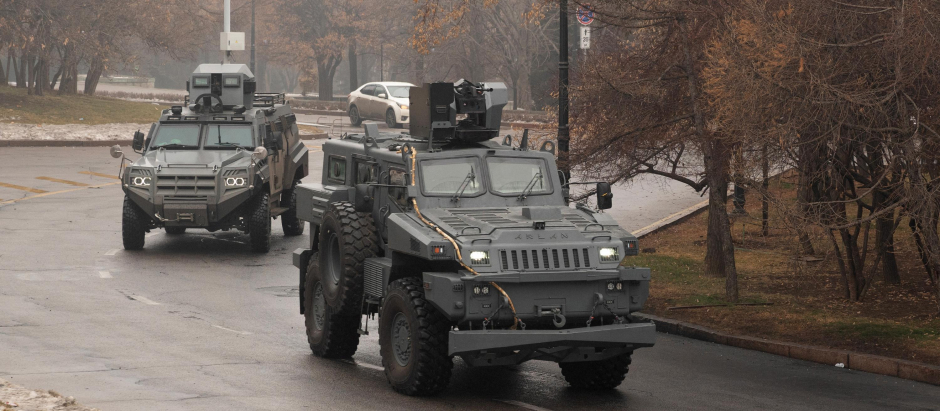 Despliegue militar en las calles de Almaty