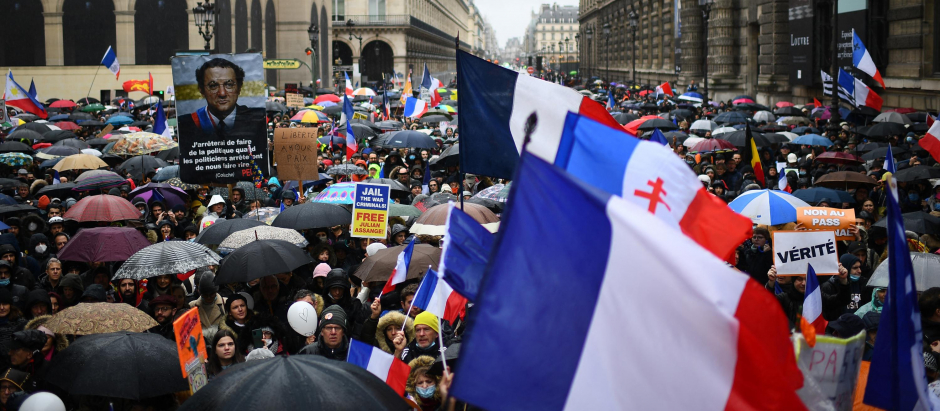 Manifestación en París contra las medidas anti COVID
