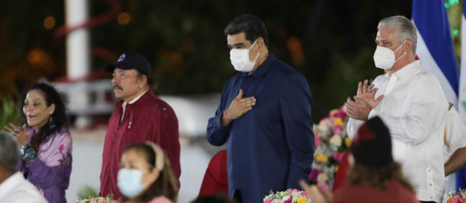 El presidente de Venezuela, Nicolás Maduro junto al mandatario nicaragüense Daniel Ortega (2-i), la vicepresidenta Rosario Murillo (i), y el presidente cubano, Miguel Díaz-Canel (d)