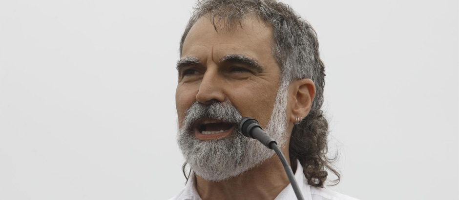 El presidente de Òmnium Cultural, Jordi Cuixart , interviene tras salir de la prisión de Lledoners