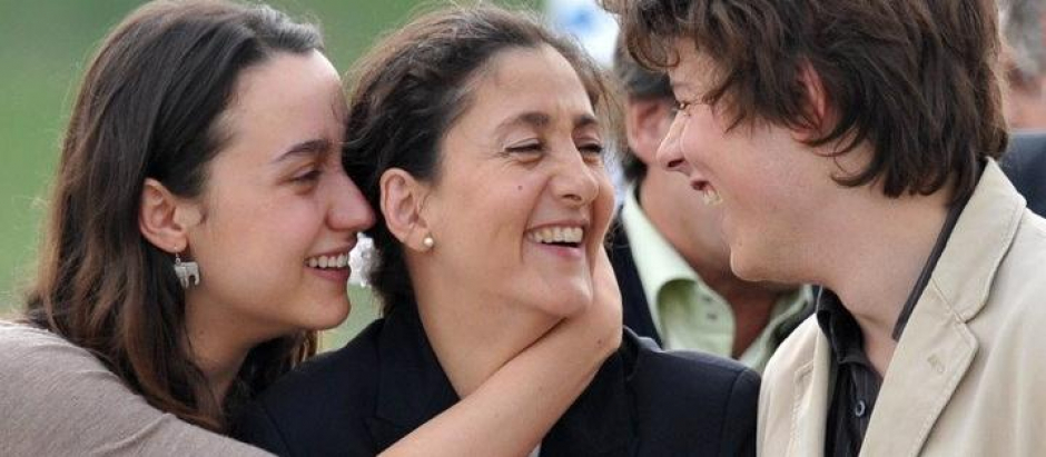 Ingrid Betancourt con sus hijos tras ser liberada, el 2 de julio del 2008, en la 