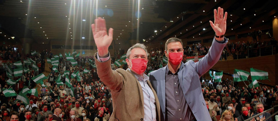 Juan Espadas, junto a Pedro Sánchez en su mitin de este sábado en Granada