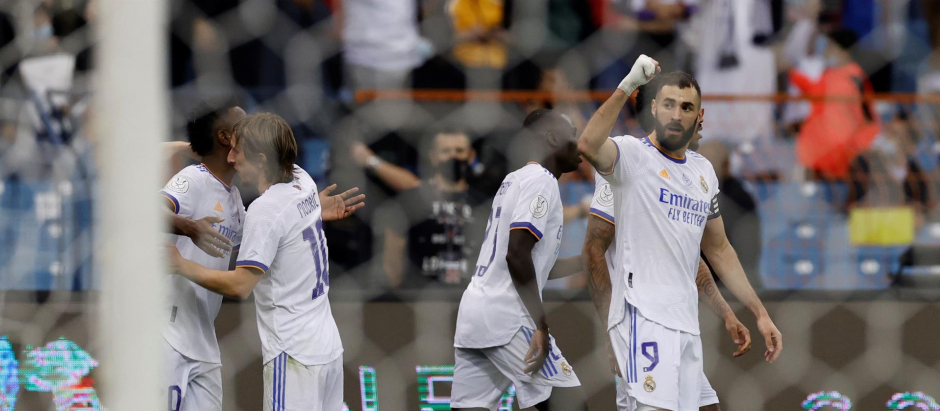 Los blancos celebran el gol de Karim Benzema