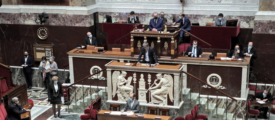 La Asamblea francesa, durante el debate de este domingo por el pasaporte covid