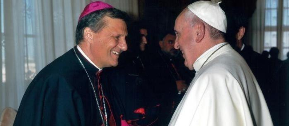 Mario Grech junto al Santo Padre cuando le nombró secretario general del Sínodo de los Obispos