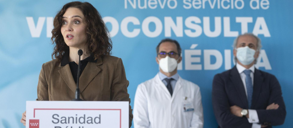 La presidenta de la Comunidad de Madrid, Isabel Díaz Ayuso, comparece en la presentación del funcionamiento de la nueva videoconsulta médica