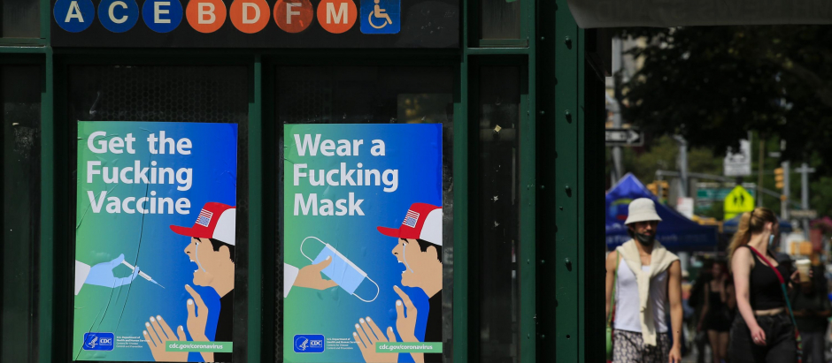 La campaña publicitaria a favor de la vacunación que han instalado las autoridades sanitarias noteamericanas en el metro de Nueva York