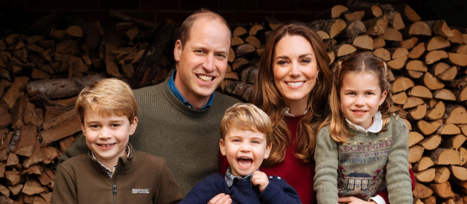 Undated handout image provided by Kensington Palace of the 2020 Christmas card of Britain's Prince William, and Kate Middleton, Duchess of Cambridge, which features an image taken in the autumn by photographer Matt Porteous showing Britain's Prince William, and Catherine, Duchess of Cambridge, posing with their children, Prince Louis, Princess Charlotte and Prince George at Anmer Hall, in Norfolk, Britain.