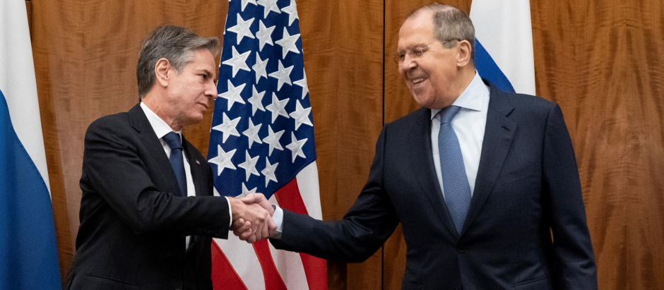 El secretario de Estado de EEUU con su homólogo ruso (Photo by Alex Brandon / POOL / AFP)