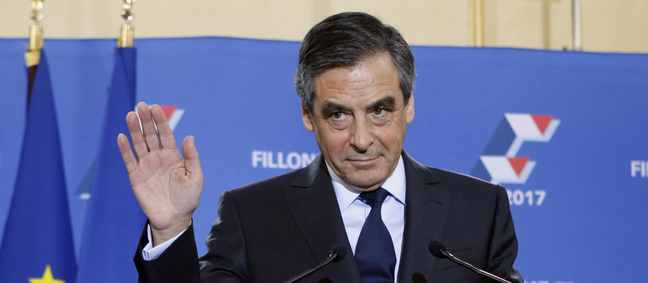 Francois Fillon acknowledges after the official announcement of results in the conservative party's national primary election in Paris, France, Sunday, Nov. 27, 2016 in Paris.