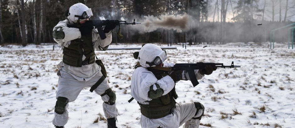 Dos militares del ejército de Rusia durante unos entrenamientos en la región de Moscú