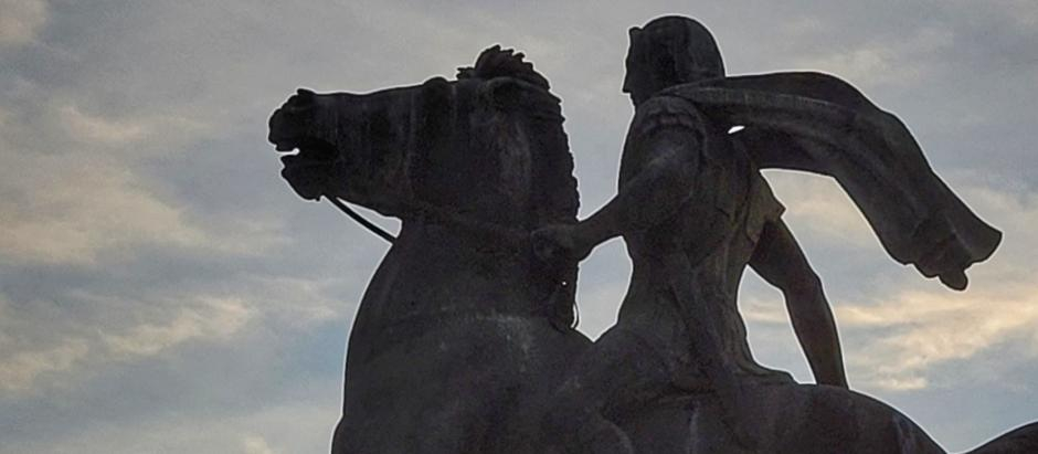 Estatua en honor a Alejandro Magno en Tesalónica, Grecia