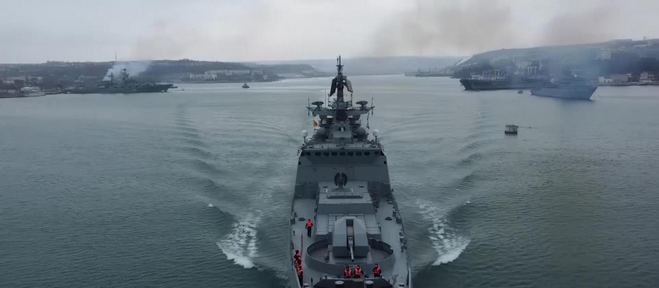 La flota rusa zarpa hacia el mar Negro