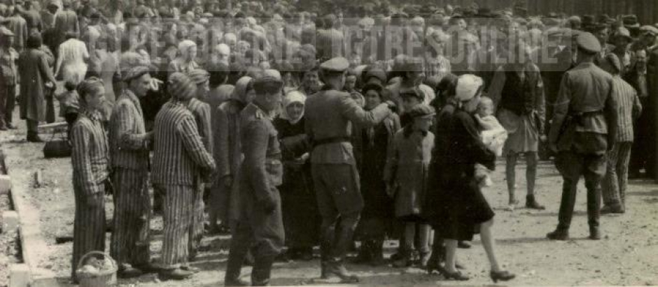 Judíos siendo transportados a Carpatho-Ruthenia durante la Segunda Guerra Mundial