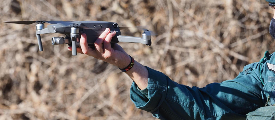 Uno de los drones que estos días sobrevuelan el término de Traspinedo en busca de pistas que den con el paradero de Esther López de la Rosa