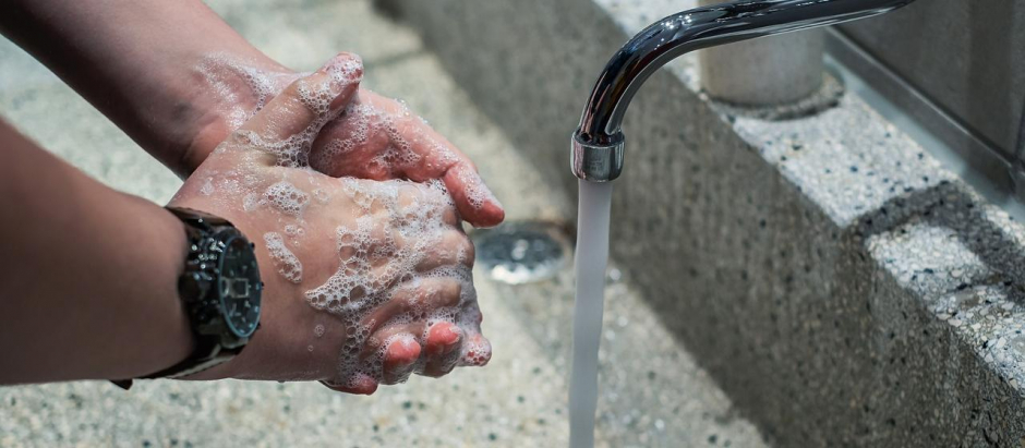 La obsesión con la limpieza de manos puede ser un síntoma de trastorno mental