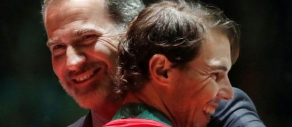El Rey, Felipe VI, abraza a Rafael Nadal