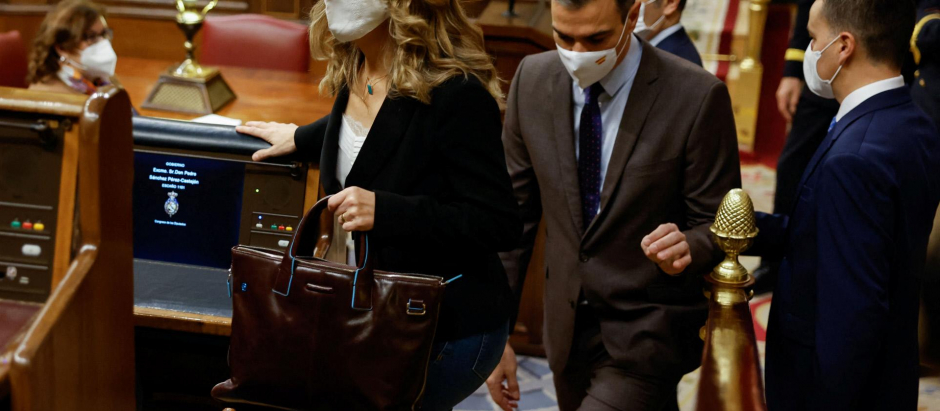 Yolanda Díaz y Pedro Sánchez, el jueves, a su llegada al Congreso de los Diputados