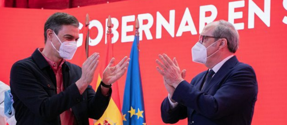 Pedro Sánchez y Ángel Gabilondo, en un acto de campaña con el PSOE
