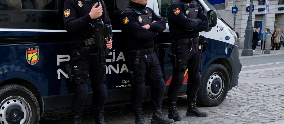 Imagen de recurso de tres agentes de la Policía Nacional.