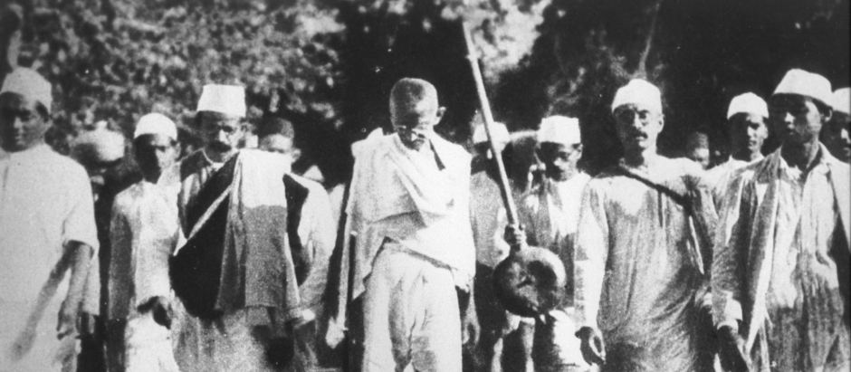 Gandhi en la marcha de la sal, marzo de 1930