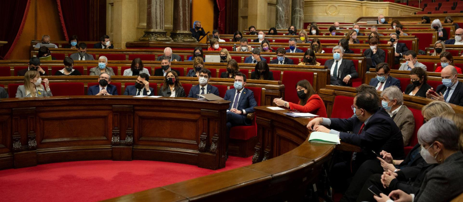 Vista general de un pleno en el Parlament, a 9 de febrero de 2022, en Barcelona