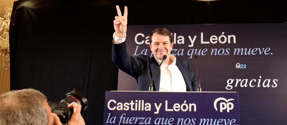 El presidente de la Junta de Castilla y León, Alfonso Fernández Mañueco, comparece tras su victoria electoral
