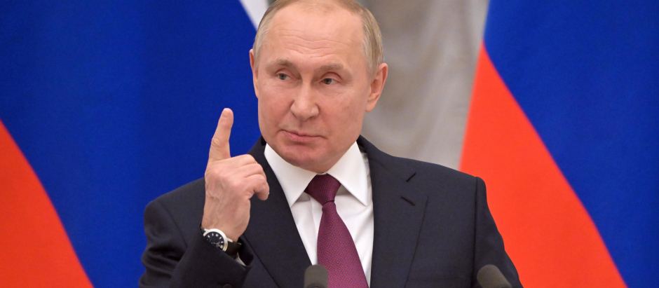 El presidente ruso Vladimir Putin asiste a una conferencia de prensa