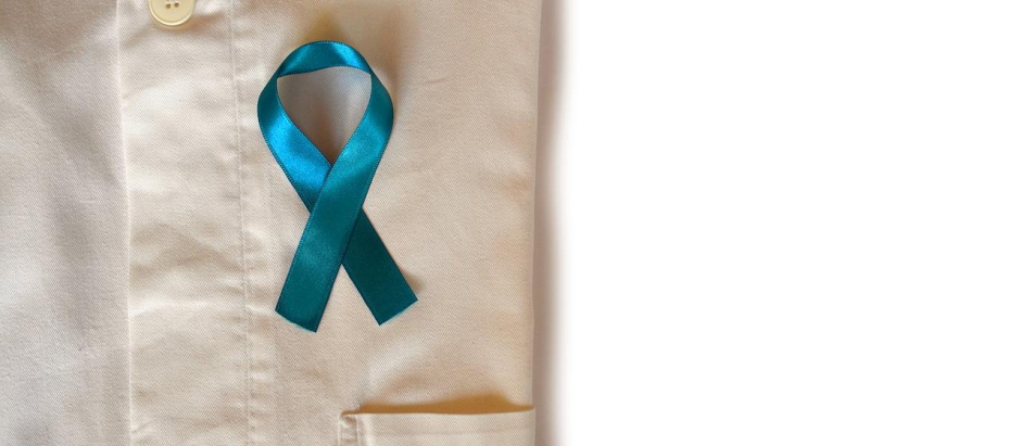 El lazo azul simboliza la lucha contra el cáncer de próstata