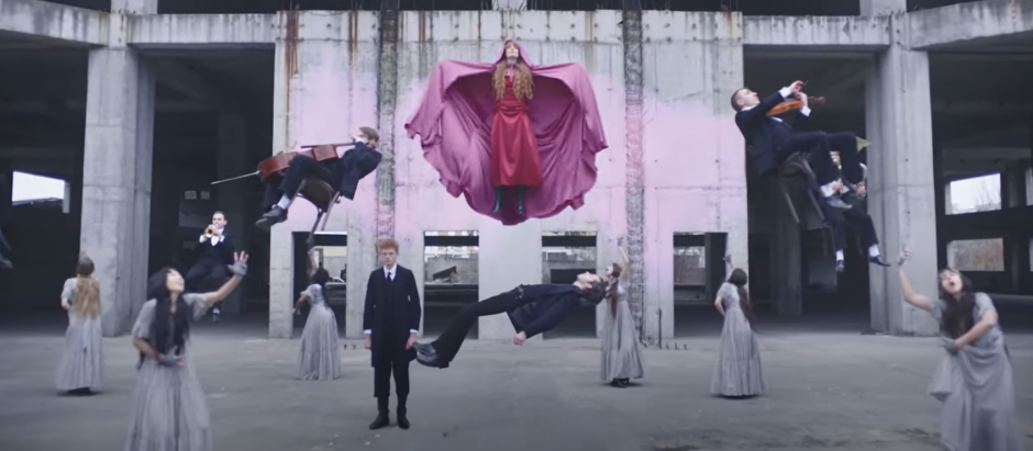 La cantante Florence Welch, de Florenca + The Machine, en un momento del videoclip de King, su nuevo tema con el que anticipa su nuevo disco