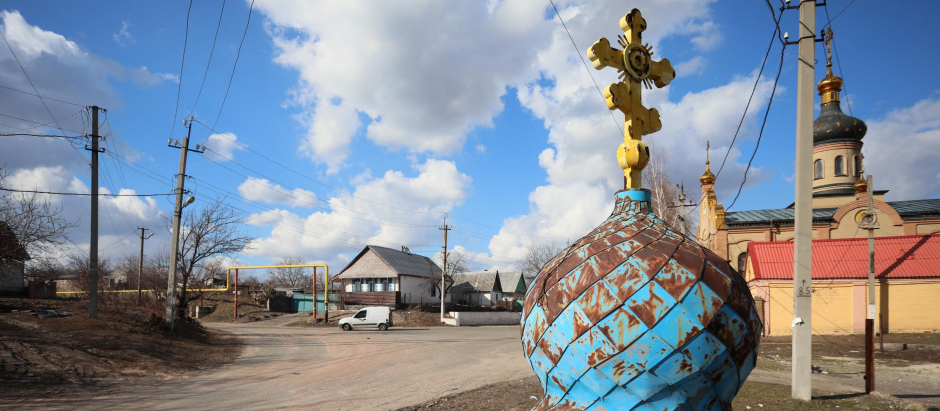 La cúpula de una iglesia, destruida en Donetsk