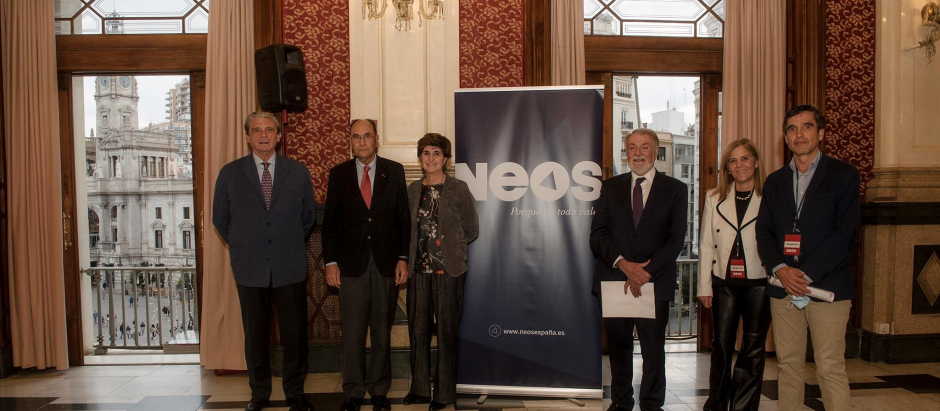 De izquierda a derecha, Íñigo Gómez Pineda, Alejo Vidal-Quadras, María San-Gil, Jaime Mayor Oreja, Ana del Pino y Raúl Respaldiza
