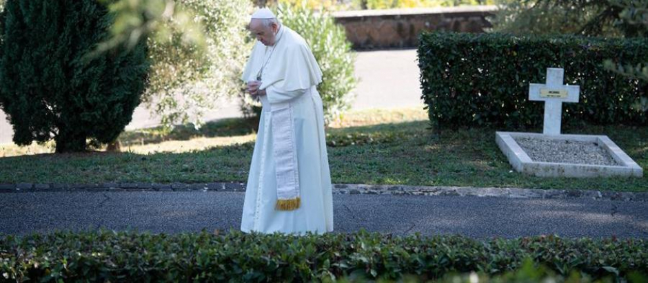 El Papa Francisco cancelará, además, su viaje a Florencia por molestias en la rodilla