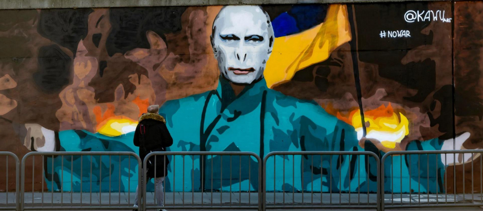 Mural contra la guerra que muestra a Lord Voldemort con el rostro de Putin en Poznan
