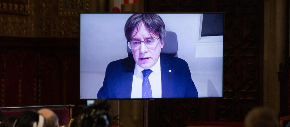 El expresidente de la Generalitat carles Puigdemont durante una videoconferencia para sus acólitos secesionistas