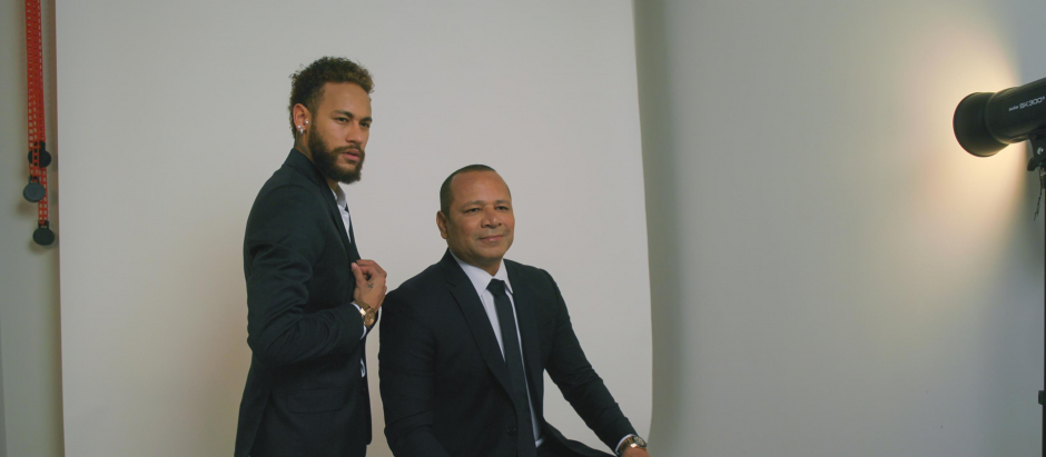 Neymar y su padre durante el documental