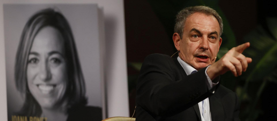 El expresidente del Gobierno José Luis Rodríguez Zapatero interviene durante la presentación del libro "Chacón, la mujer que pudo gobernar"