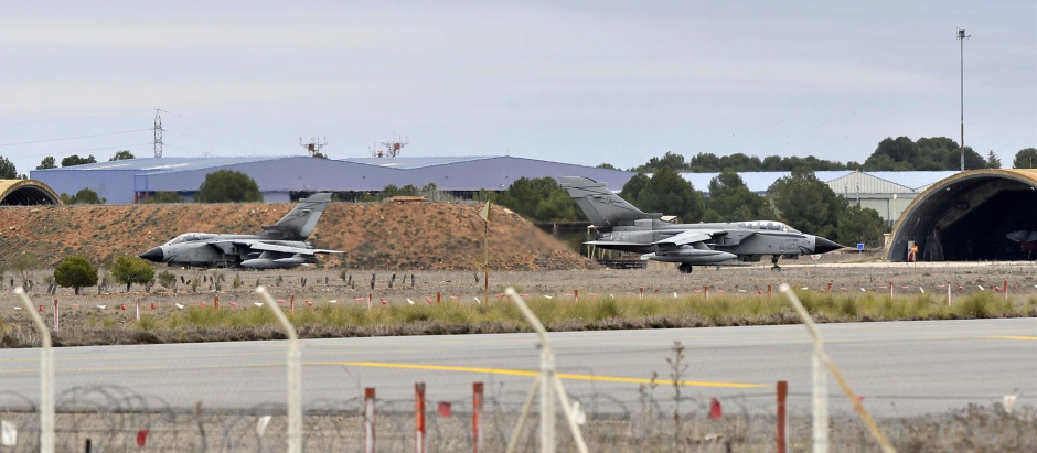 El armamento enviado por España a Ucrania partió de la base aérea de Los Llanos (Albacete)