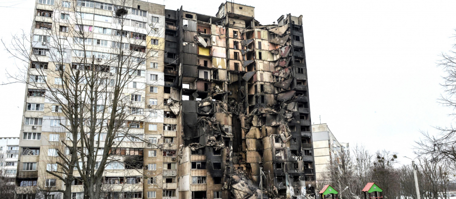 Un bloque de apartamentos en Járkov, tras un bombardeo