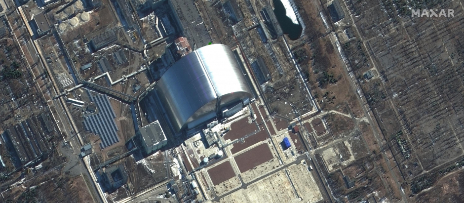 La central nuclear de Chernóbil mantiene en alerta a las autoridades. Por el momento, la cúpula que protege la planta de fugas radioactivas permanece intacta.